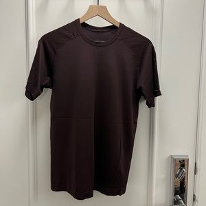 Lululemon men’s metal vent tech short sleeve purple Small